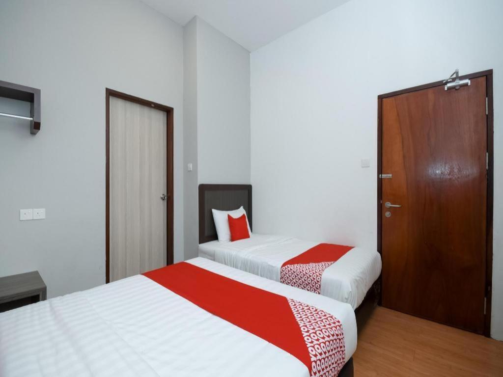 Oyo 1111 Harmony Stay Miri Exterior photo