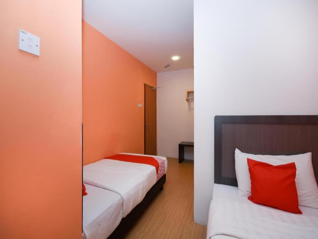 Oyo 1111 Harmony Stay Miri Exterior photo