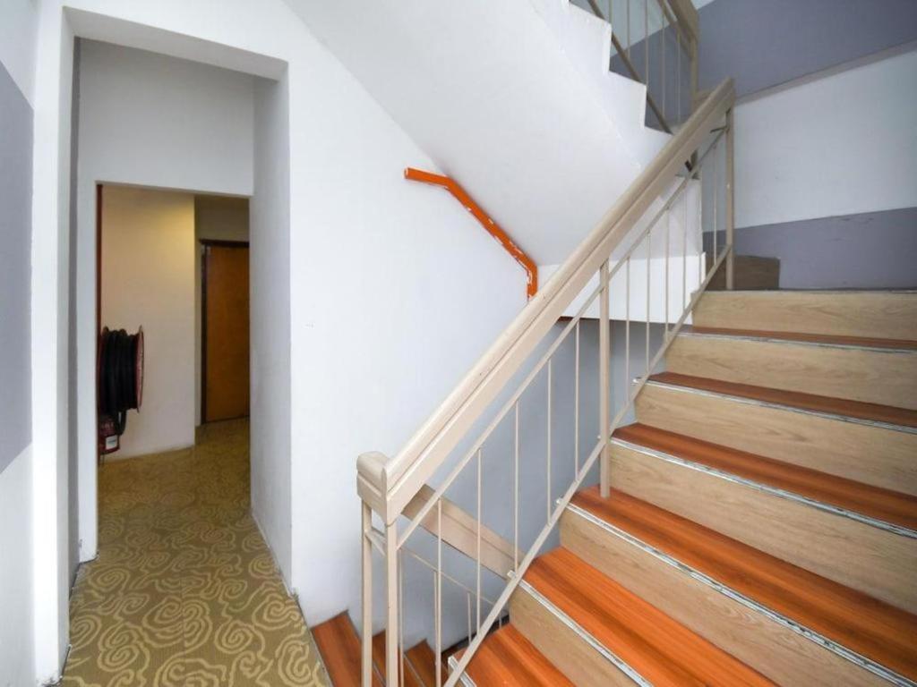 Oyo 1111 Harmony Stay Miri Exterior photo